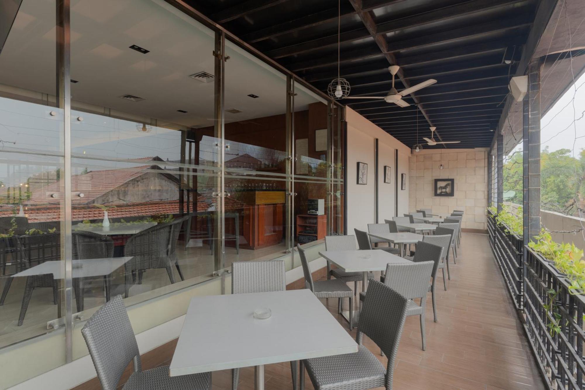 The Capital Hotel Surabaya Exterior photo