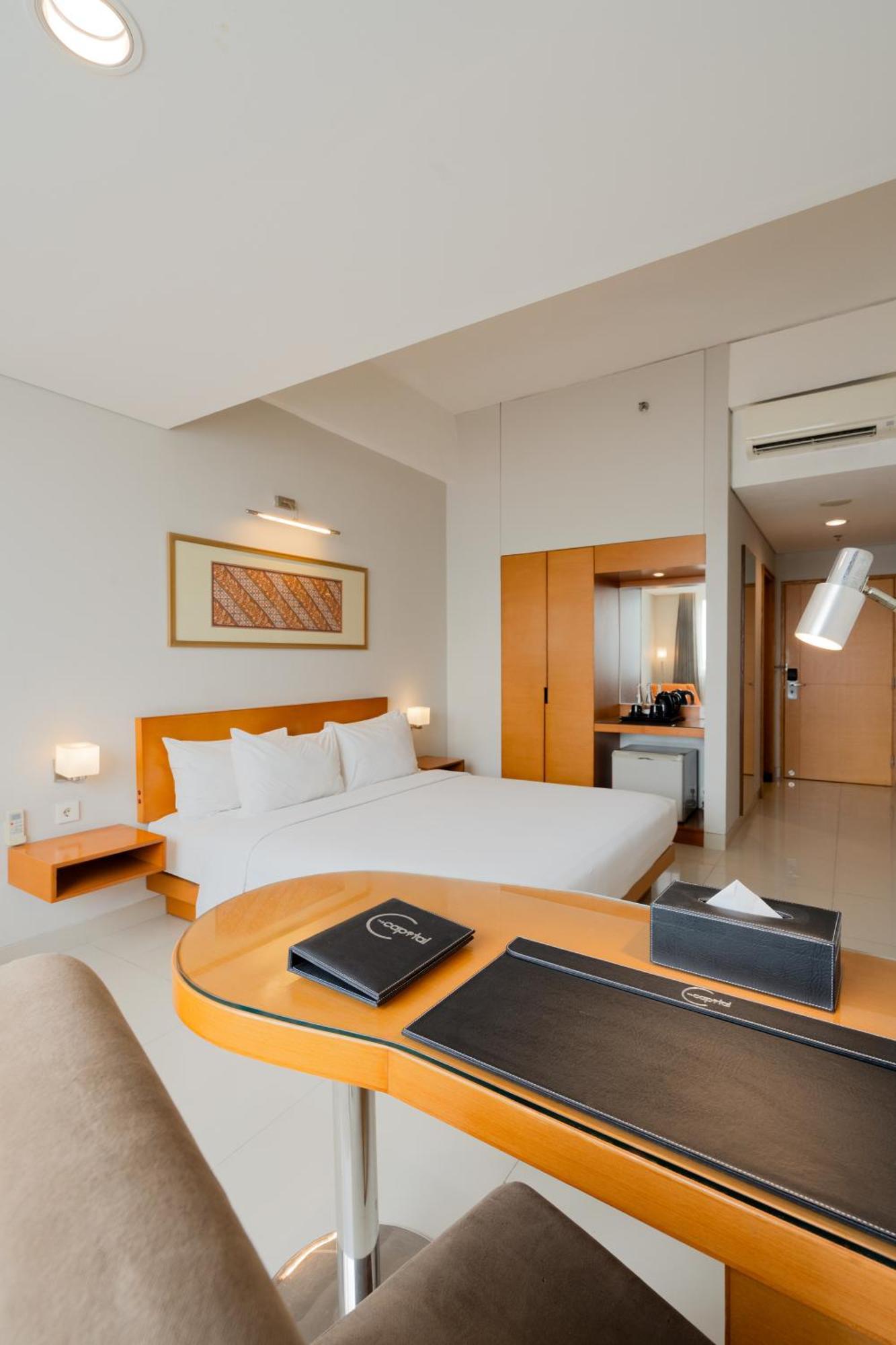 The Capital Hotel Surabaya Exterior photo
